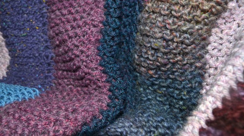 3 semplici passaggi su come bloccare una coperta lavorata a maglia