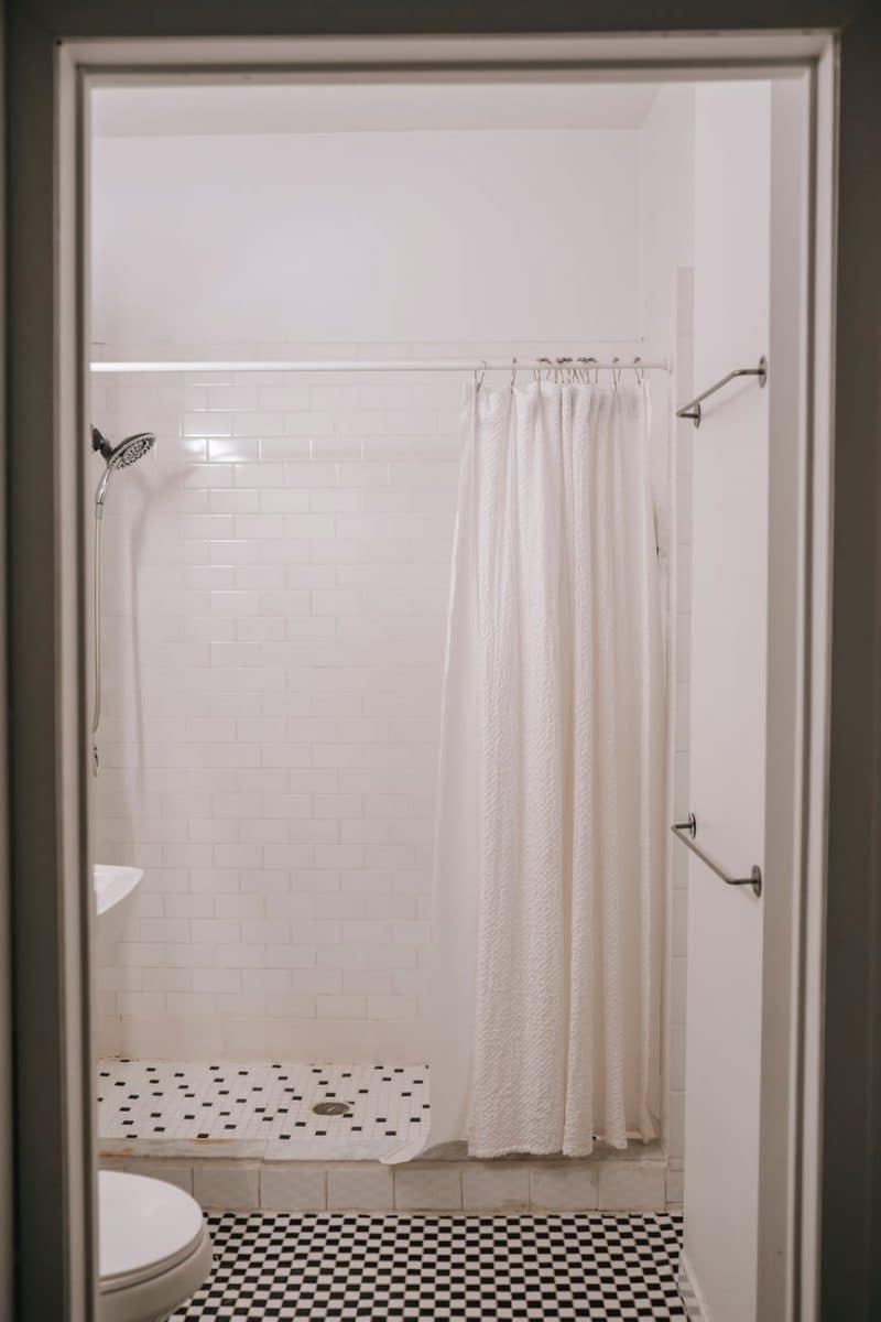 5 semplici passaggi per realizzare tende da doccia