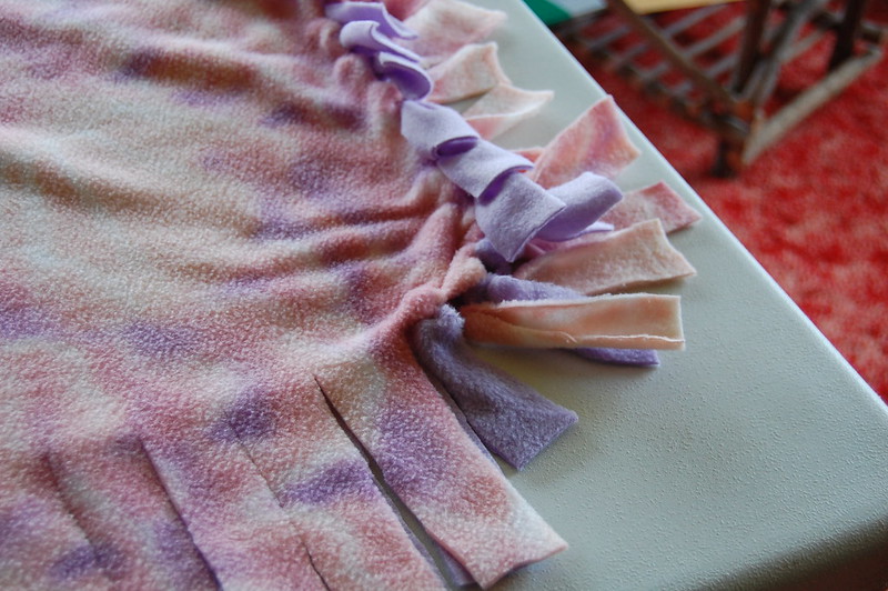 Come lavare una coperta con cravatta in pile in 3 semplici passaggi