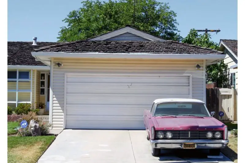Come trasformare un posto auto coperto in un garage? In 7 semplici passaggi