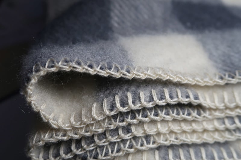 Semplici consigli su come lavare una coperta di lana senza restringerla