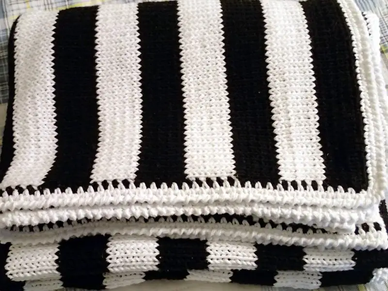 Come lavorare a maglia una coperta per bambini in 3 semplici passaggi