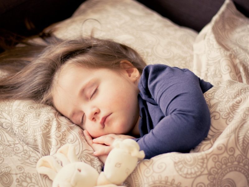 Come far dormire un bambino nel proprio letto? 5 fantastici consigli!