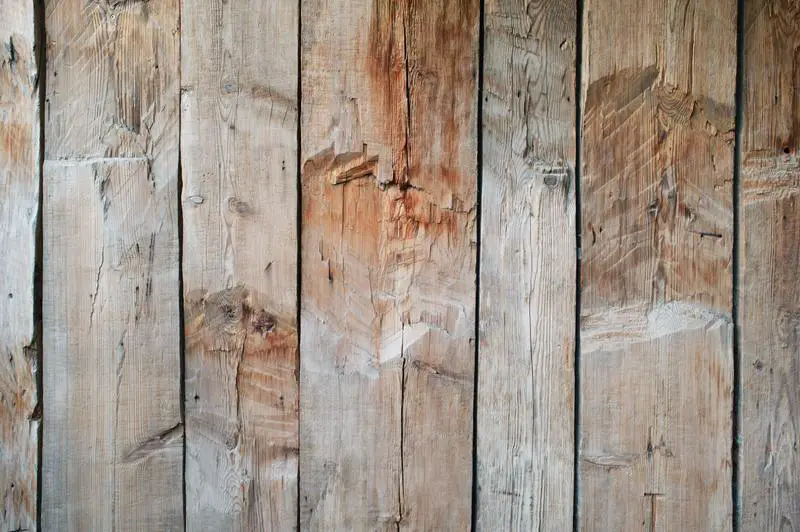 Come ripristinare il legno danneggiato dall'acqua in 5 semplici passaggi
