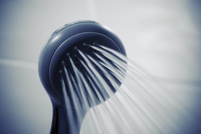 Quanto tempo dovresti aspettare per farti la doccia dopo il lettino abbronzante? 4 semplici passaggi!
