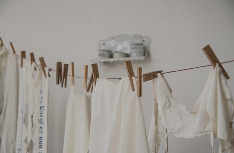 Come candeggiare i vestiti nella lavatrice a carico anteriore? 6 fantastici passaggi!