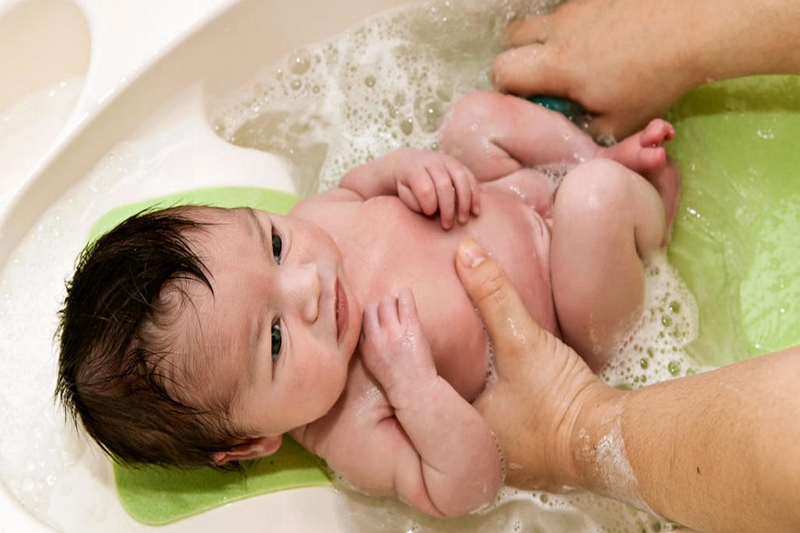 Come fare il bagno di farina d'avena per il bambino? Consigli