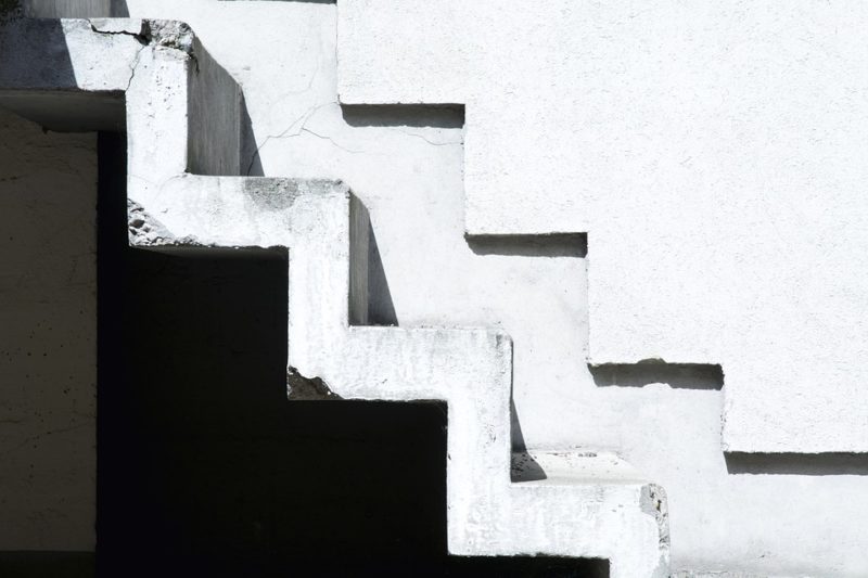 Come pulire i gradini in cemento senza idropulitrice? 4 semplici passaggi!