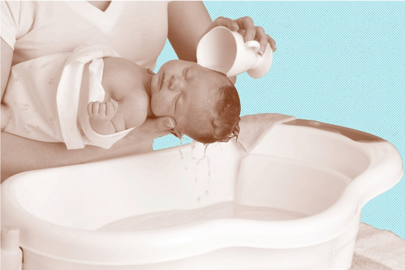 Come tenere al caldo il bambino durante il bagnetto