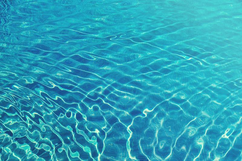 Pool Care 101: come sbarazzarsi facilmente della muffa dell'acqua in piscina