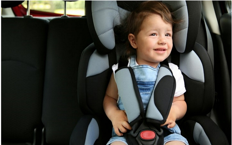 Quando il bambino può guardare in avanti nel seggiolino per auto 2015
