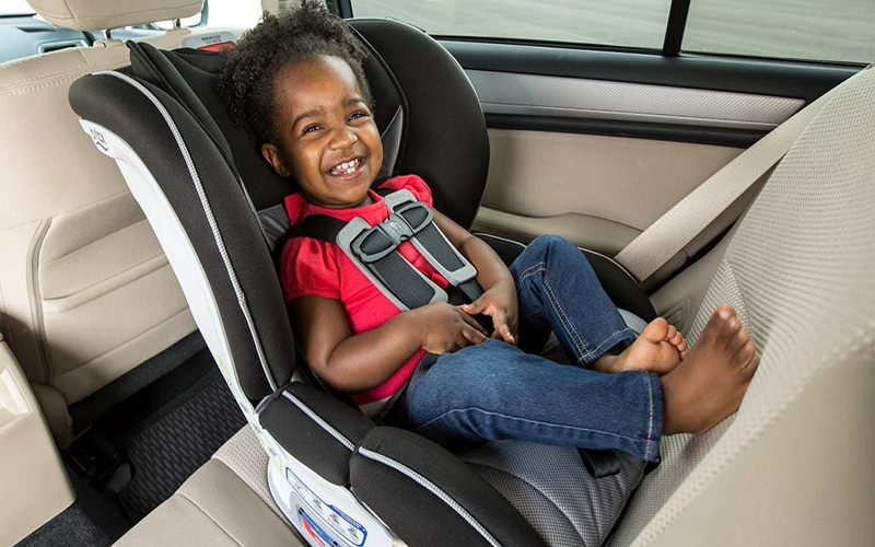 Una guida professionale su quale seggiolino auto per bambini acquistare