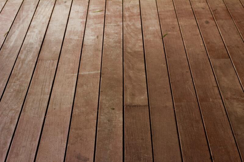 Come capire se il pavimento in legno è troppo danneggiato dall'acqua: 3 segni