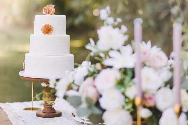 Come creare il tuo supporto per torta per un matrimonio