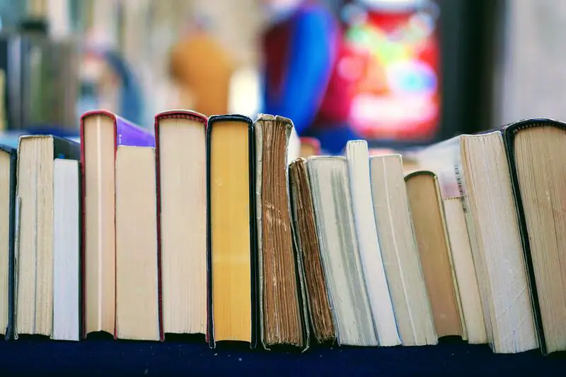 Trucchi per salvare i libri: quanto risparmiare sui libri danneggiati dall'acqua?